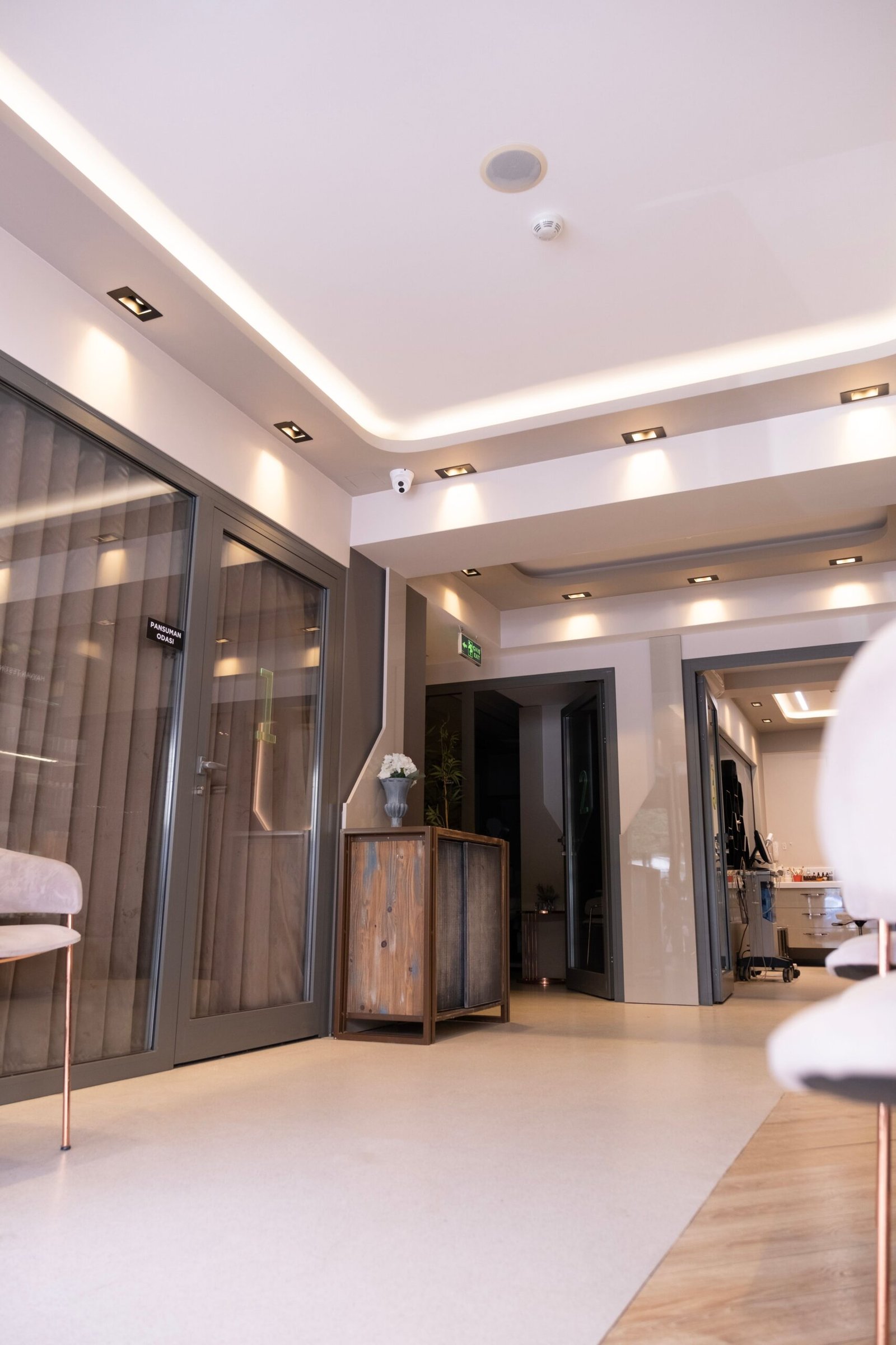 Spacious modern hotel lobby with sleek furniture and lighting featuring elegant interior design.